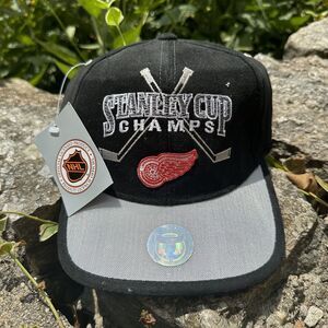 Starter Detroit Red Wings 1998 Stanley Cup Champs Locker Room Hat Cap NEW W Tags